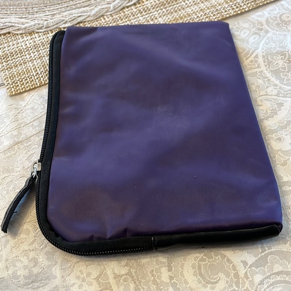 TUMI travel cosmetic bag in purple with zipper in EUC! - Picture 3 of 5